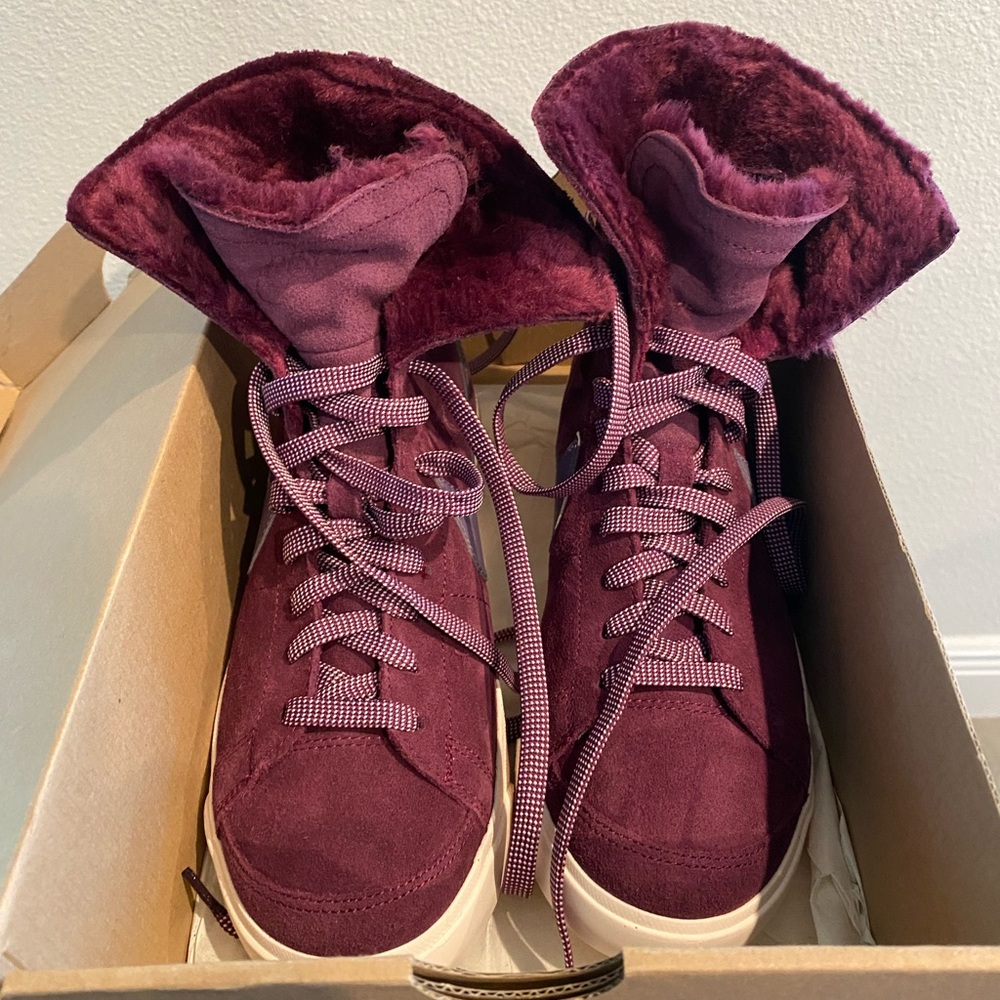Nike WMNS Blazer High Roll Bordeaux/Dark Plum-Natural
538254-600 SZ 9